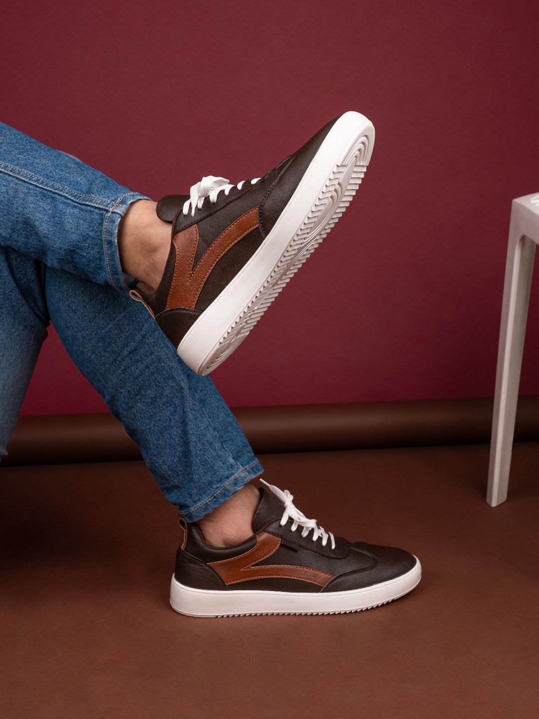 

The Roadster Lifestyle Co. Men Brown Round Toe Comfort Insole Lightweight Sneakers