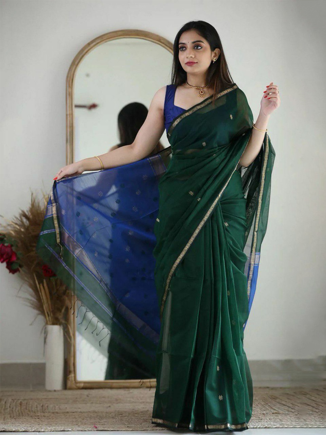 

JATRIQQ Woven Design Zari Banarasi Saree, Green