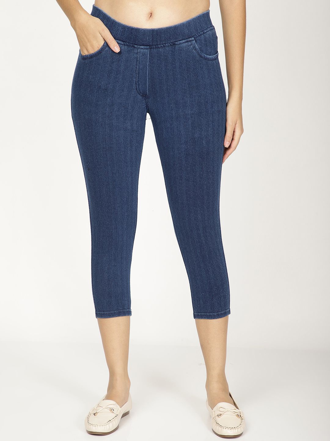 

FUTURO Women Slim Fit Mid Rise Capris, Blue