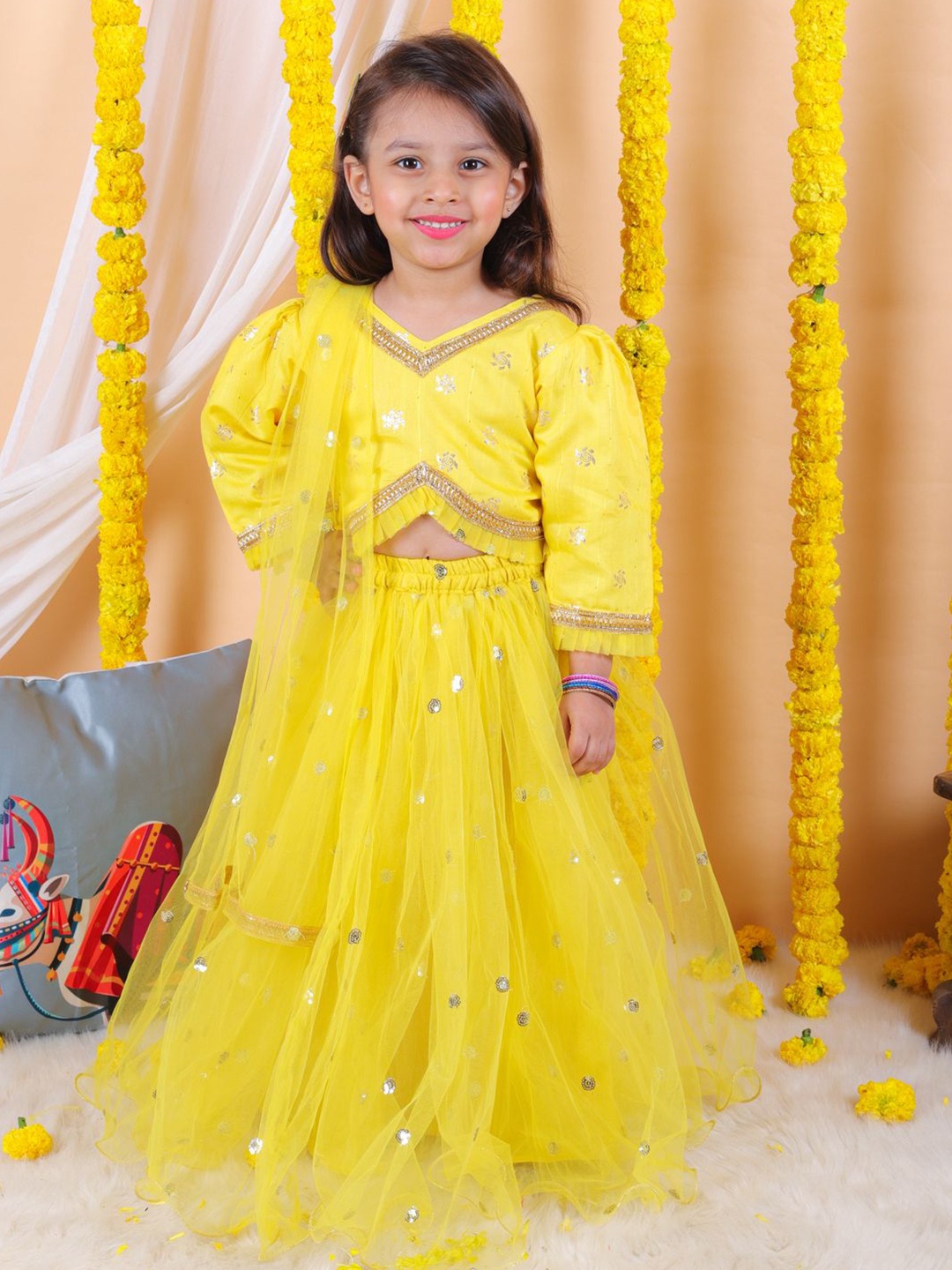 

BownBee Girls Floral Embellished Sequinned Net Ready to Wear Lehenga & Blouse With Dupatta, Yellow