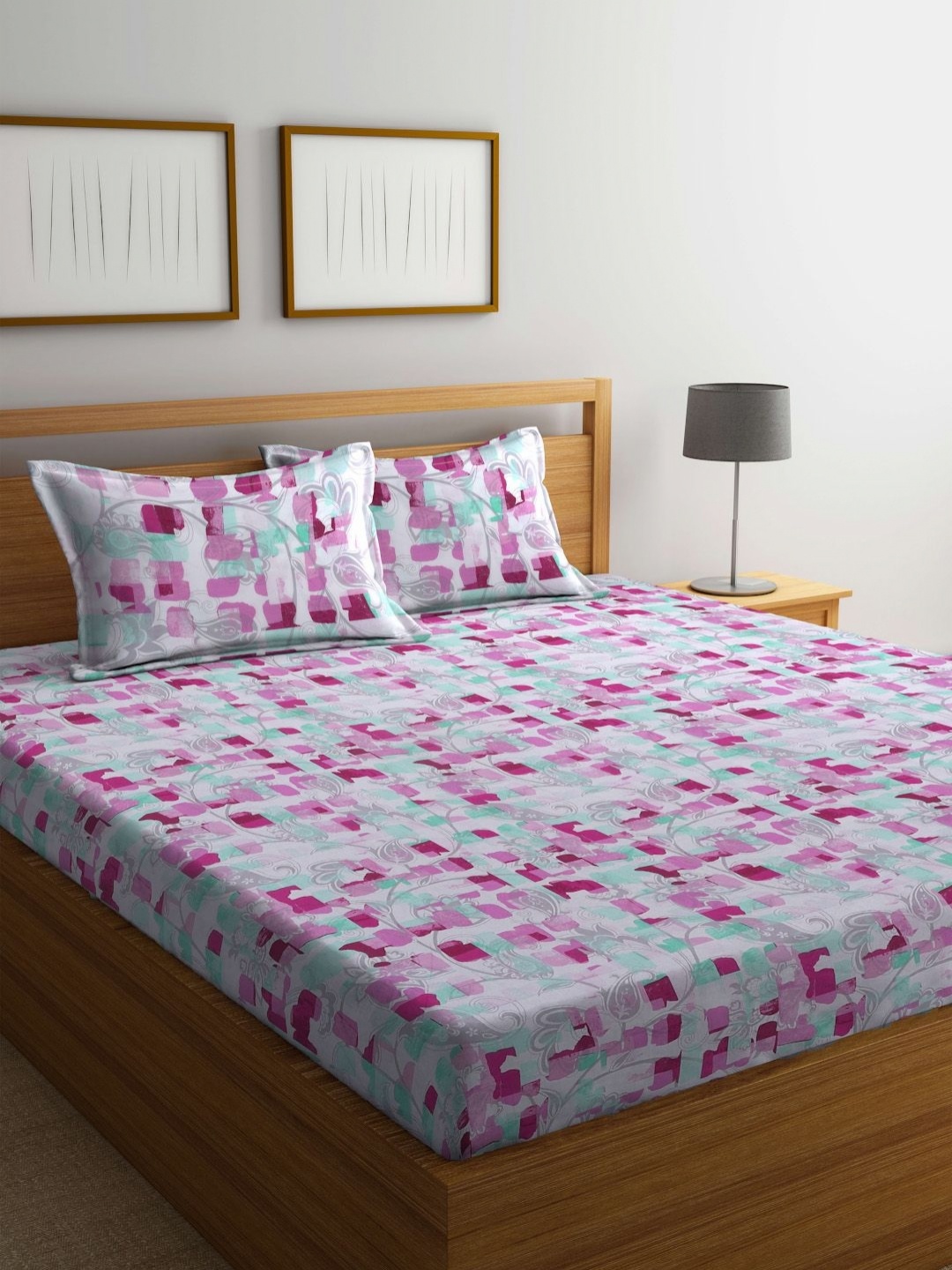 

BOMBAY DYEING Pink & Green 144 TC Cotton King Bedsheet with 2 Pillow Covers