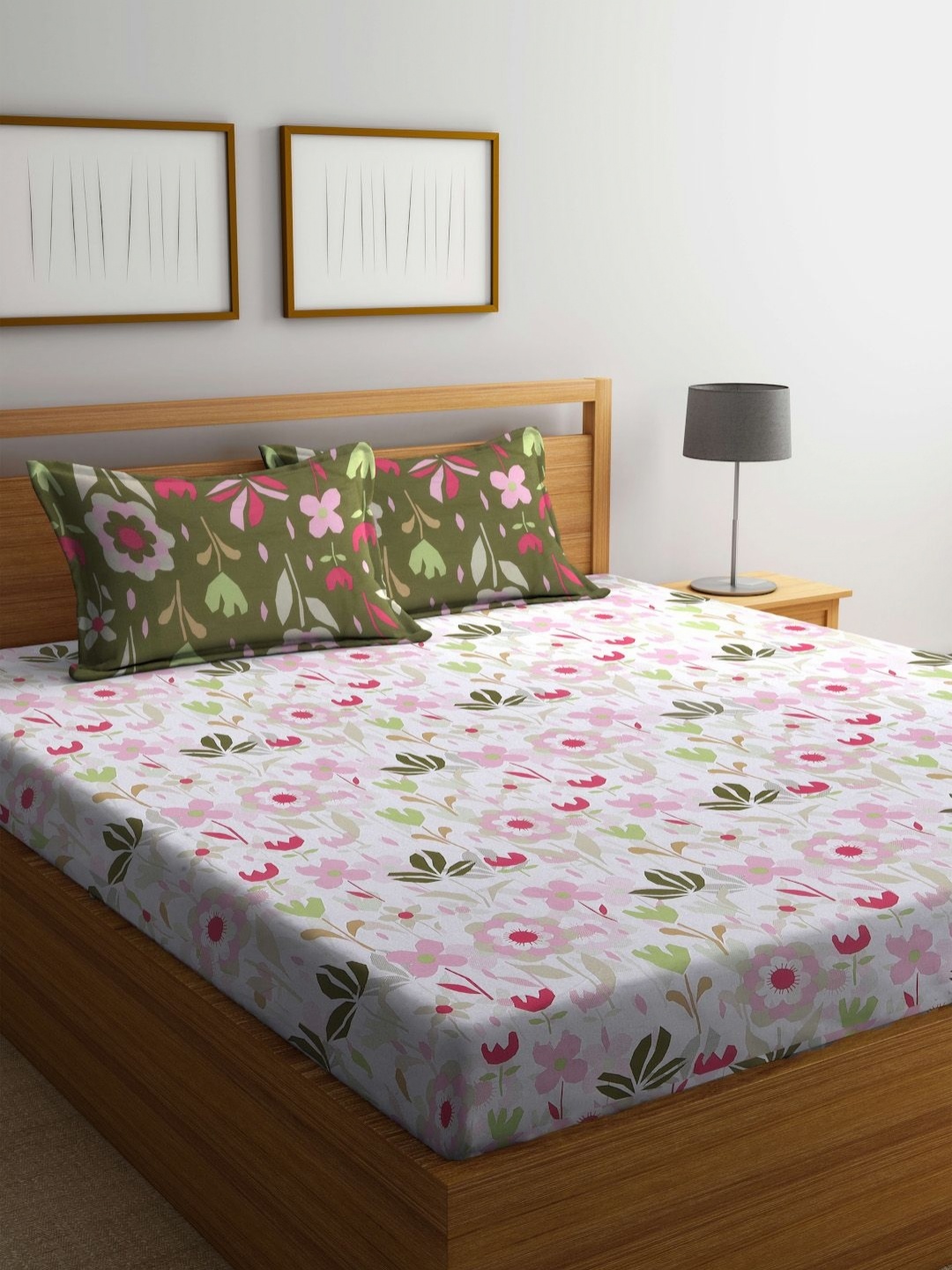 

BOMBAY DYEING Green & White 104 TC Cotton Queen Bedsheet with 2 Pillow Covers