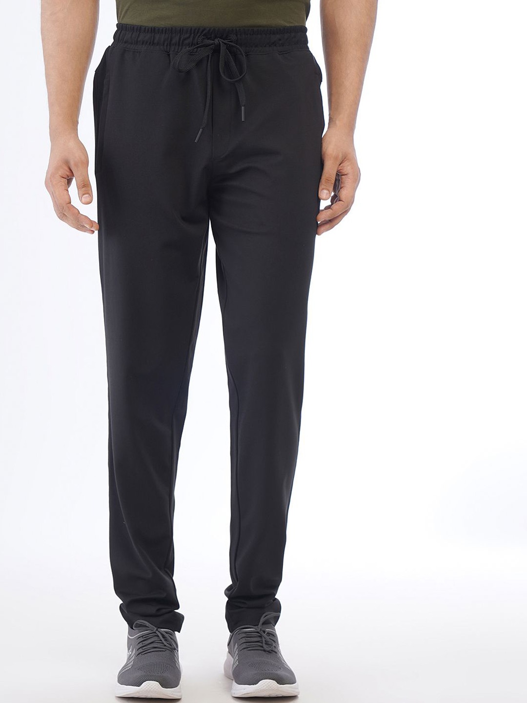 

JADE BLUE Men Slim-Fit Mid Rise Track Pants, Black