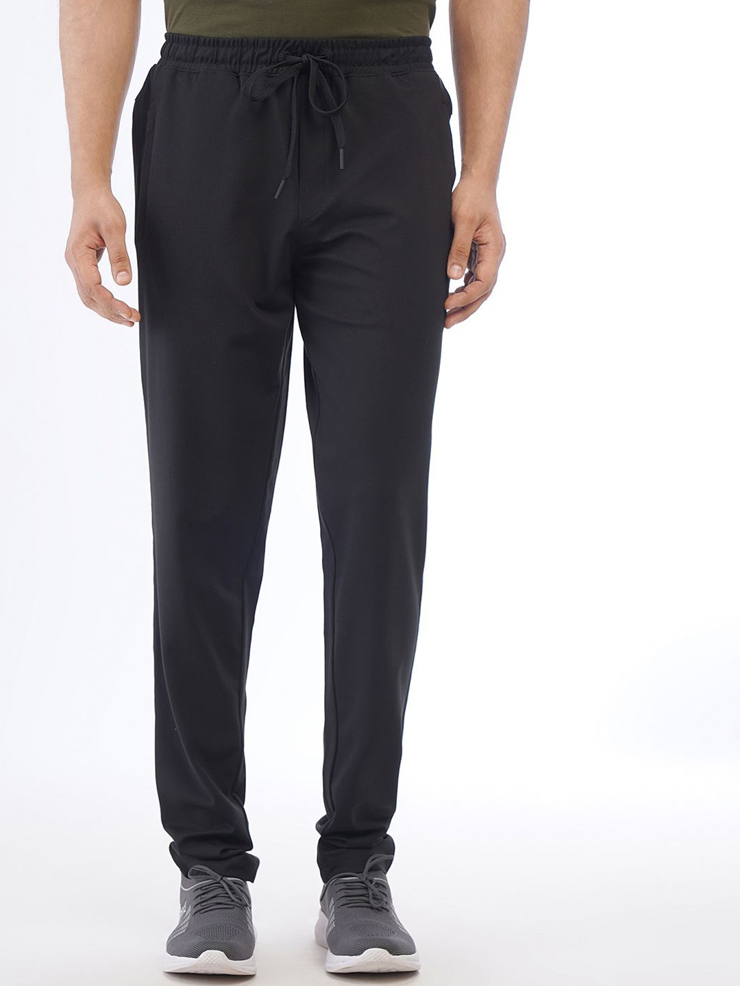 

JADE BLUE Men Mid-Rise Slim Fit Track Pants, Black