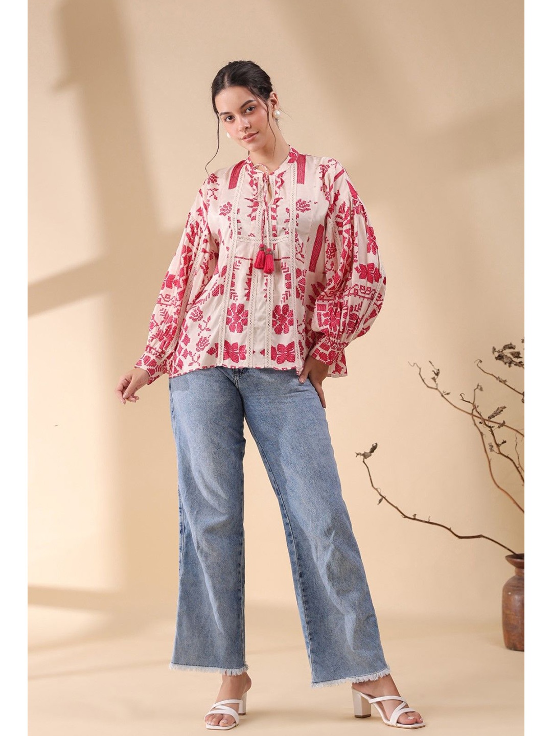 

Nyaro Women Printed Cuffed Sleeves Top, Red