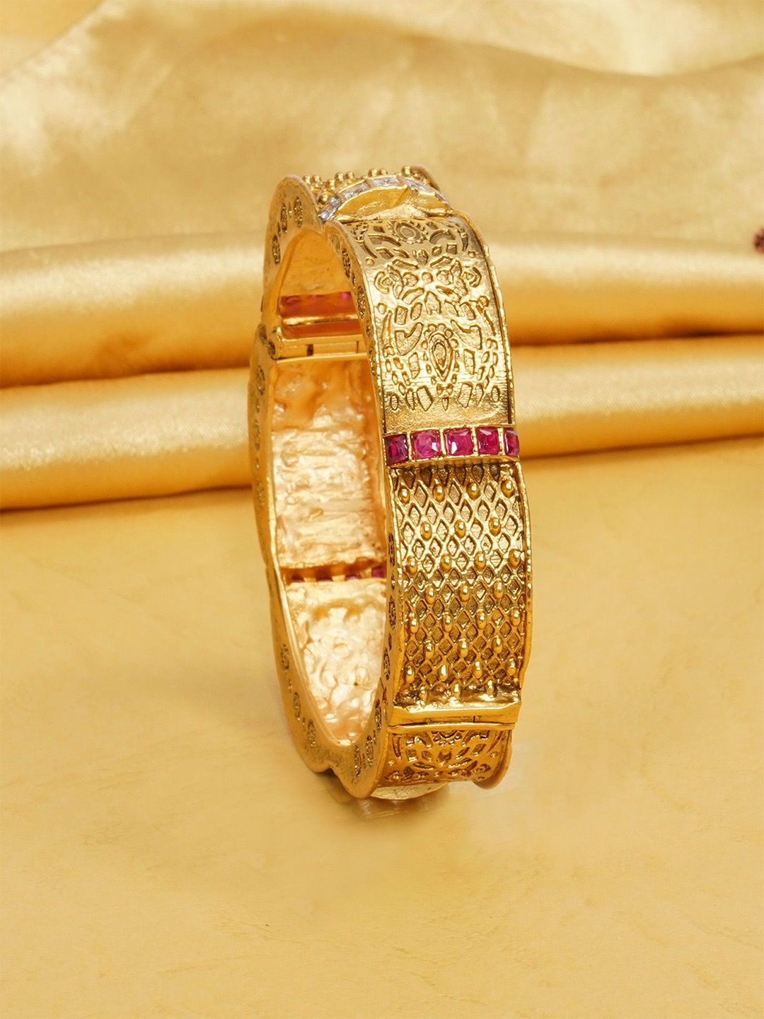 

Designbox Bangle-Style Bracelet, Gold