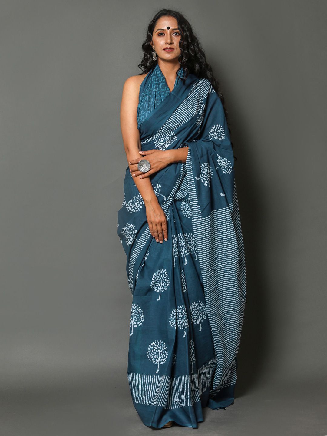 

BUTA BUTI Floral Pure Cotton Saree, Blue