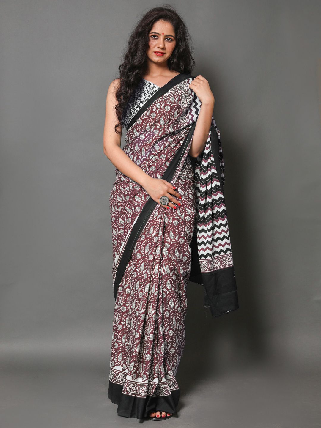 

BUTA BUTI Floral Pure Cotton Saree, Maroon