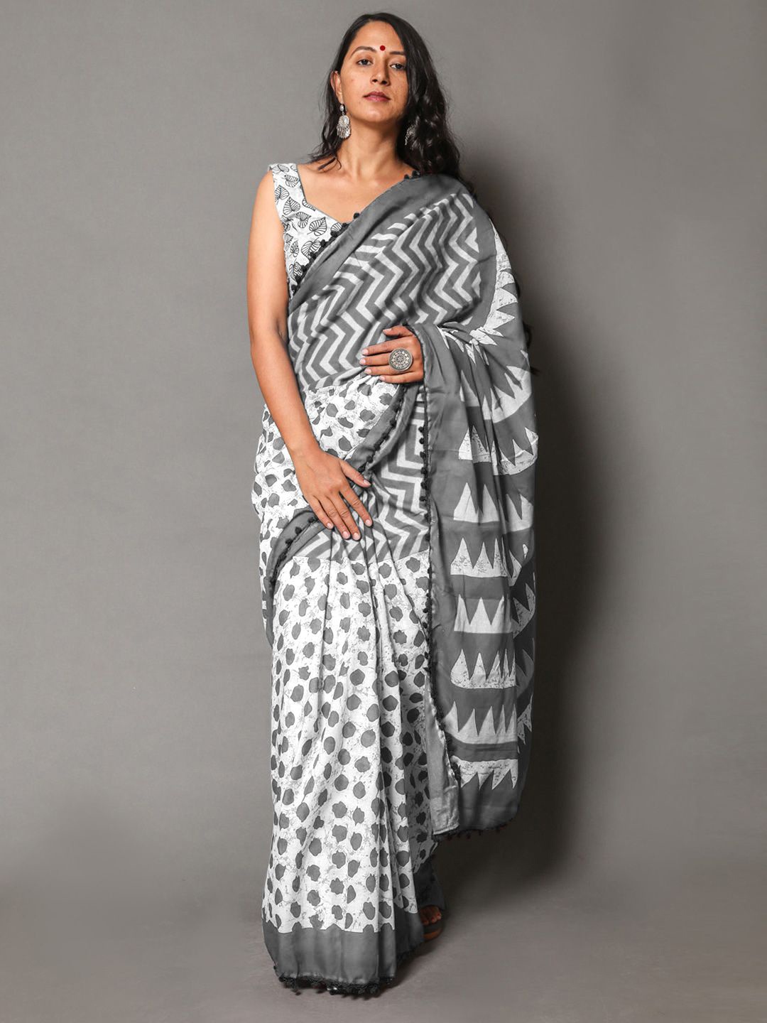 

BUTA BUTI Geometric Printed Pure Cotton Saree, Grey