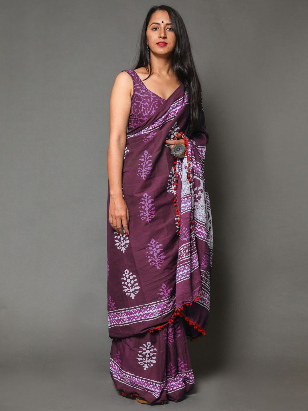 

BUTA BUTI Floral Pure Cotton Saree, Maroon
