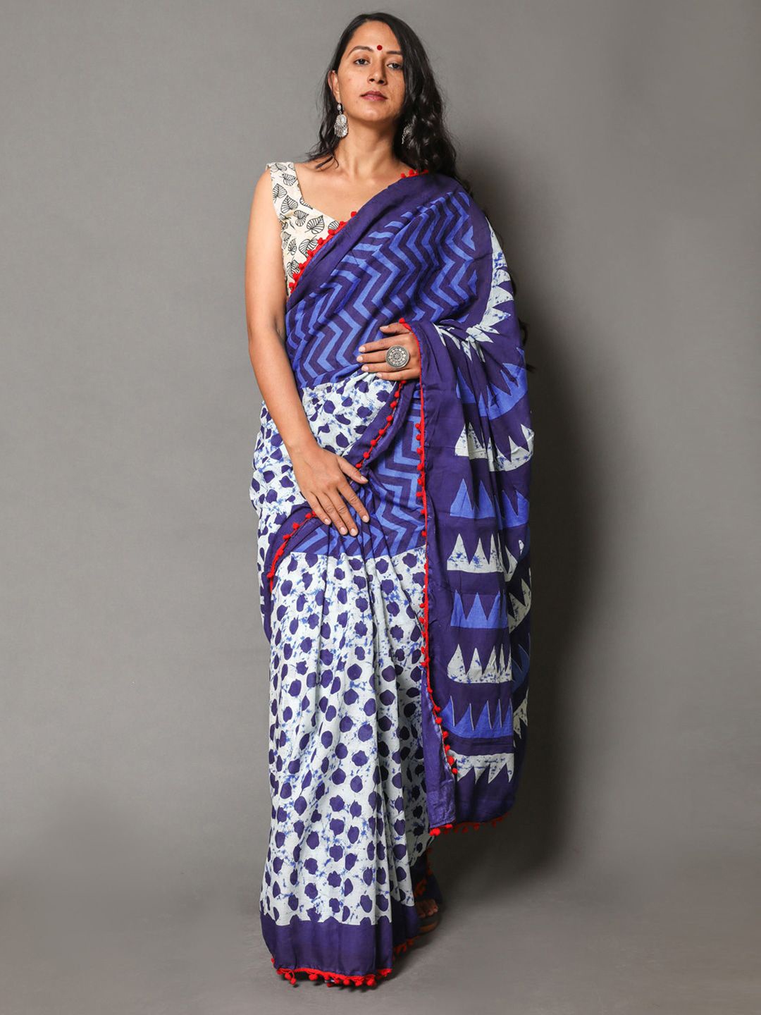 

BUTA BUTI Geometric Printed Pure Cotton Saree, Navy blue