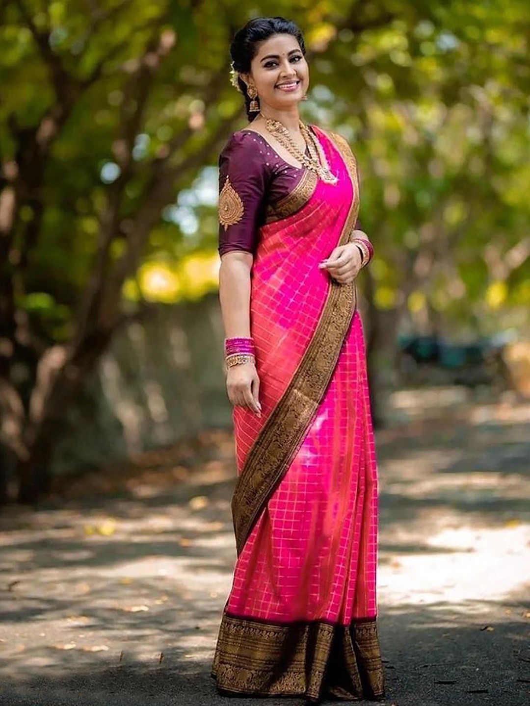 

KALINI Woven Design Zari Banarasi Saree, Pink