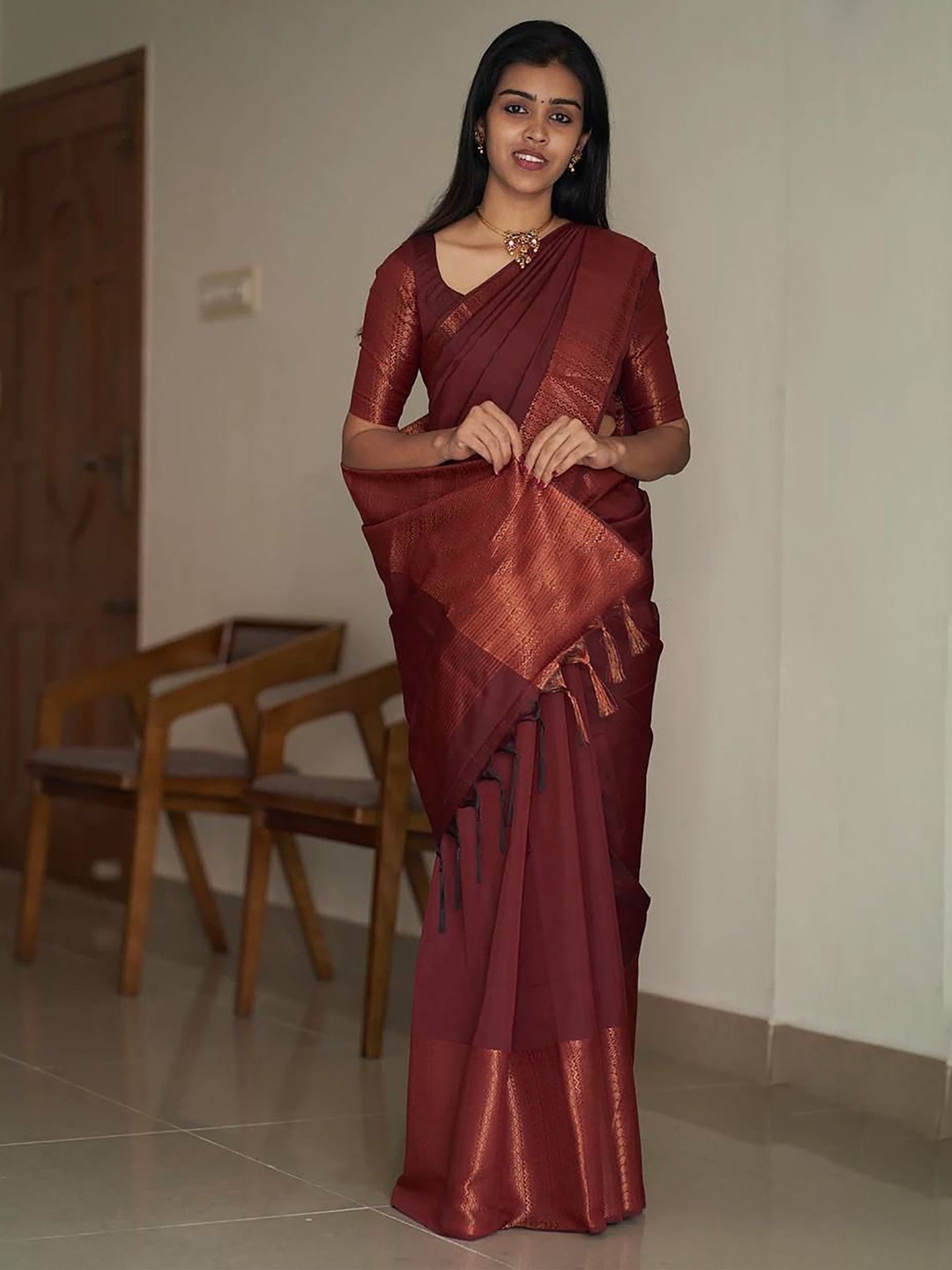 

KALINI Woven Design Zari Silk Blend Banarasi Saree, Red
