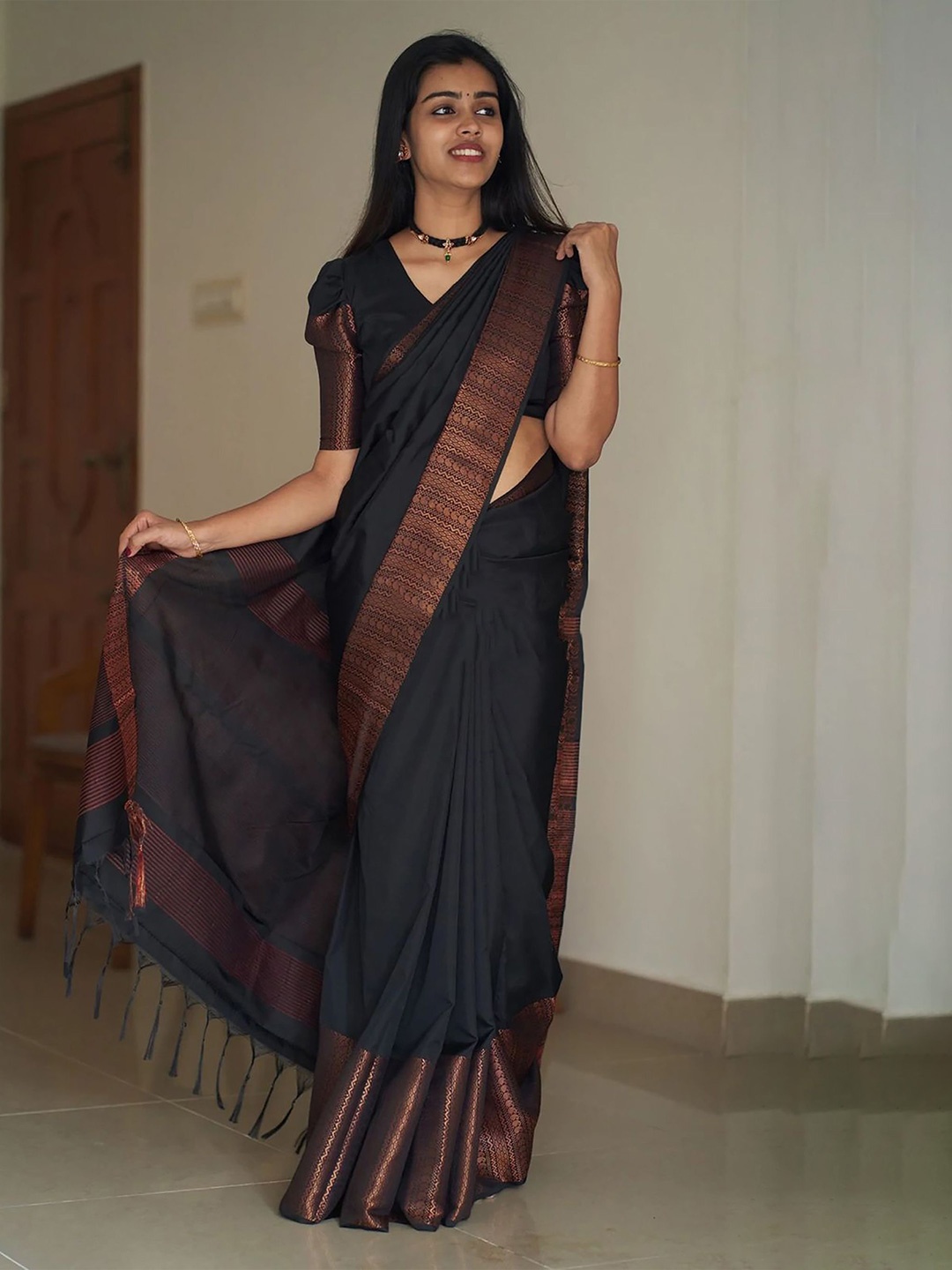 

KALINI Zari Banarasi Saree, Black