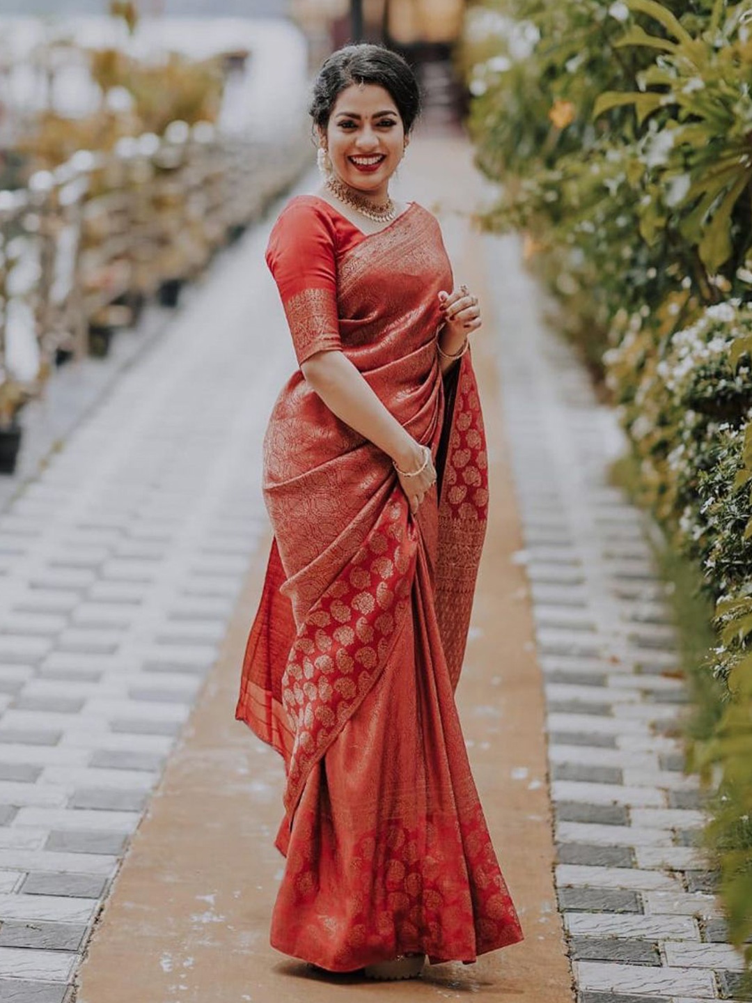 

KALINI Woven Design Zari Banarasi Saree, Red