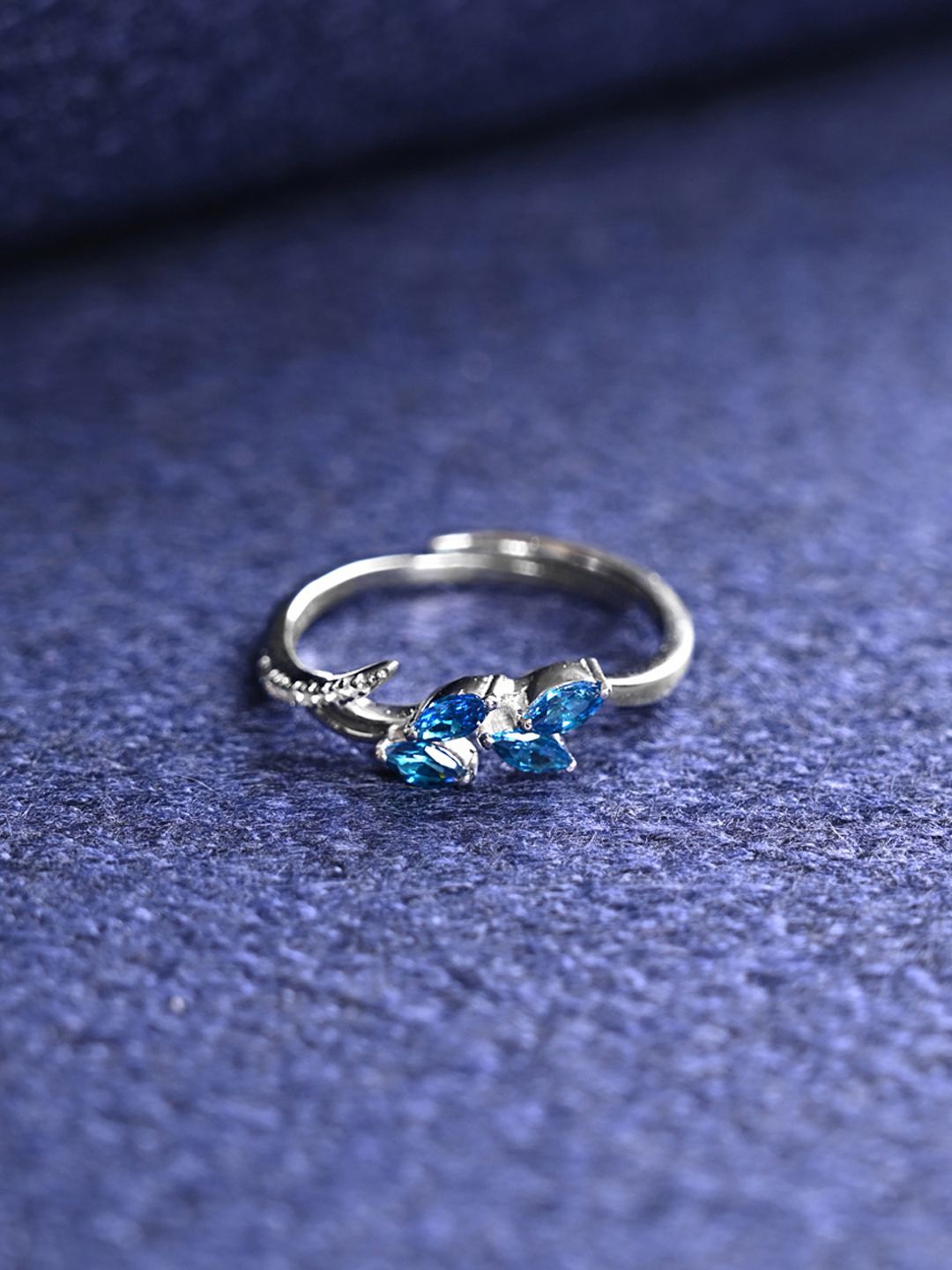 

Clara 92.5 Sterling Silver Platinum-Plated CZ Studded Finger Ring
