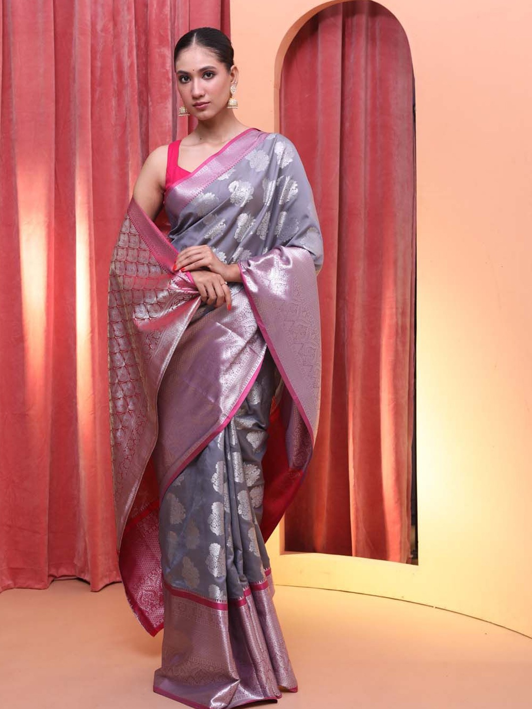 

Saranee Woven Design Zari Kanjeevaram Saree, Grey