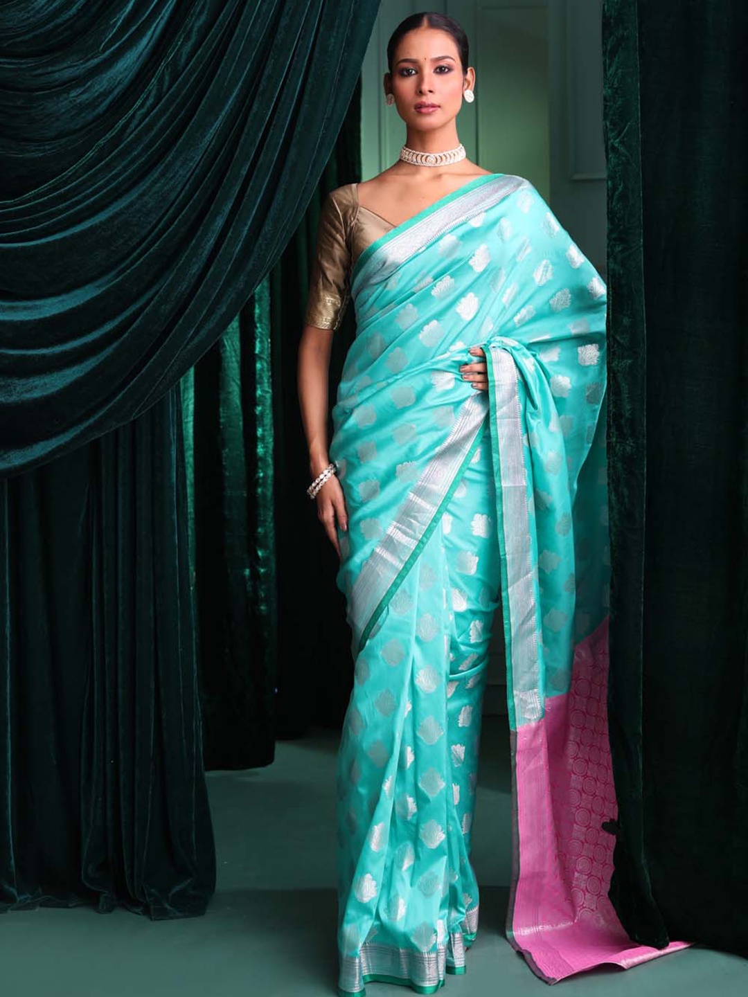 

Saranee Woven Design Zari Kanjeevaram Saree, Turquoise blue