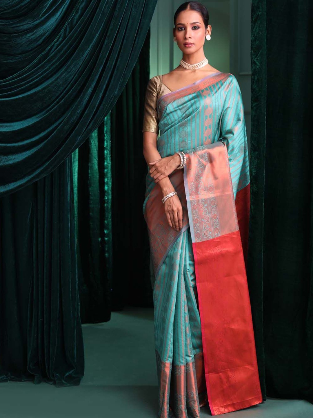 

Saranee Woven Design Zari Kanjeevaram Saree, Green