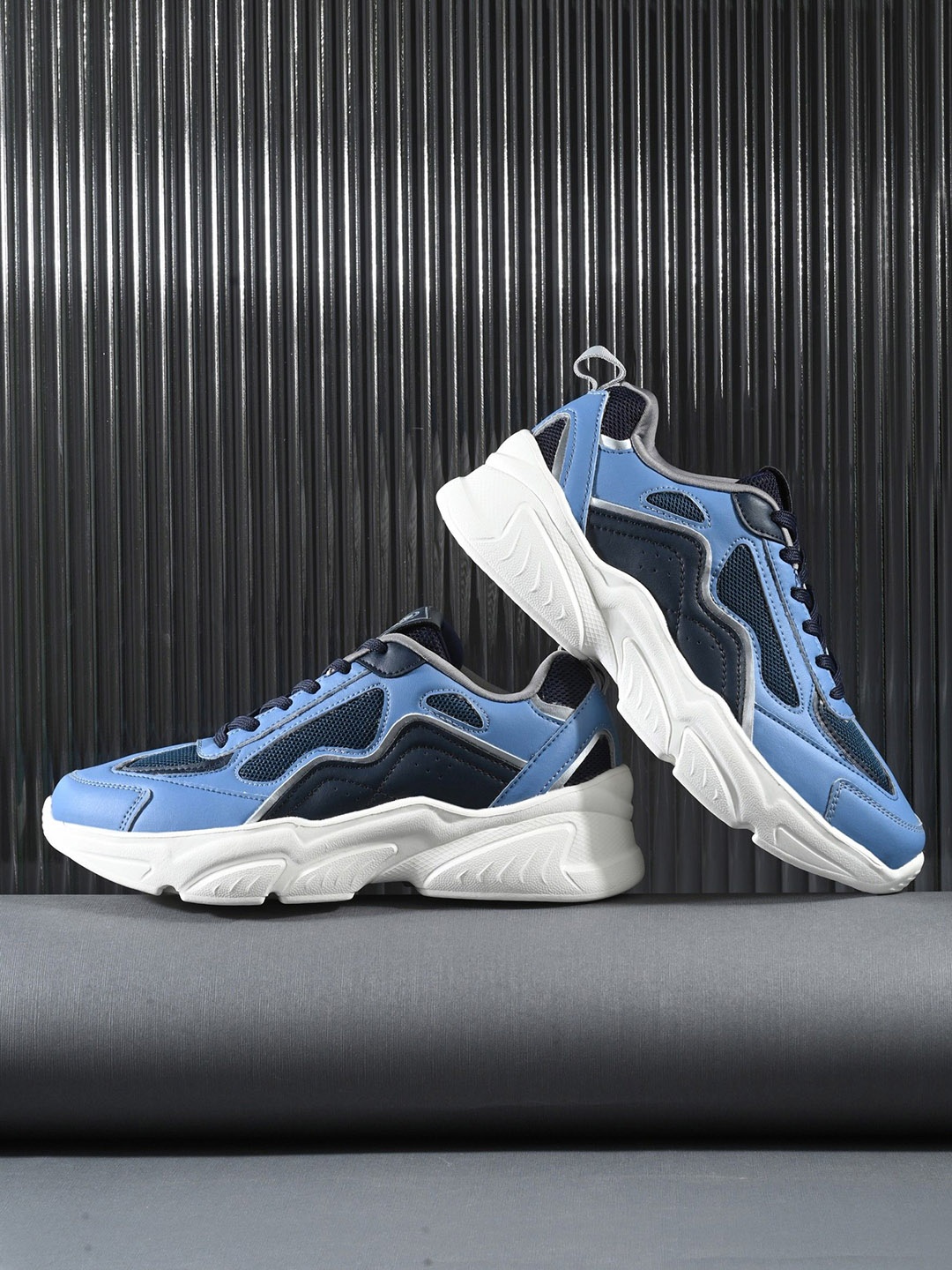 

HRX by Hrithik Roshan Women Blue Round Toe Comfort Insole Mesh Sneakers
