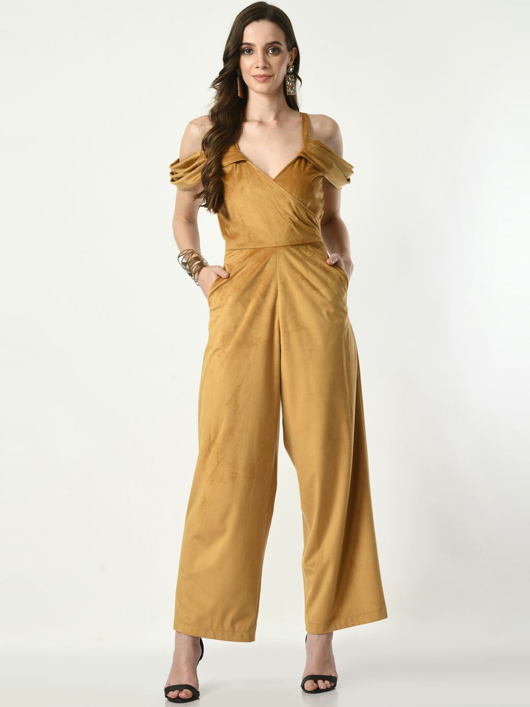 

Tushita Off-Shoulder Velvet Basic Jumpsuit, Gold