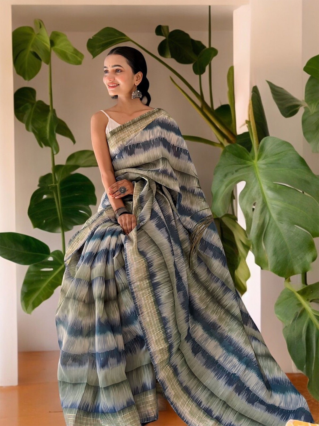 

Vastrasky Global Striped Pure Cotton Saree, Navy blue