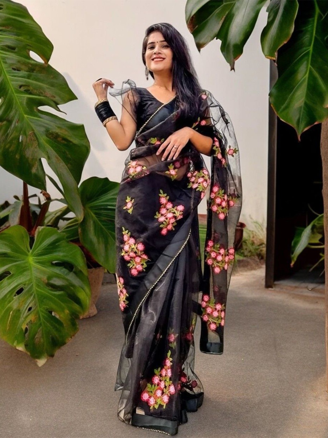 

Vastrasky Global Floral Organza Saree, Black