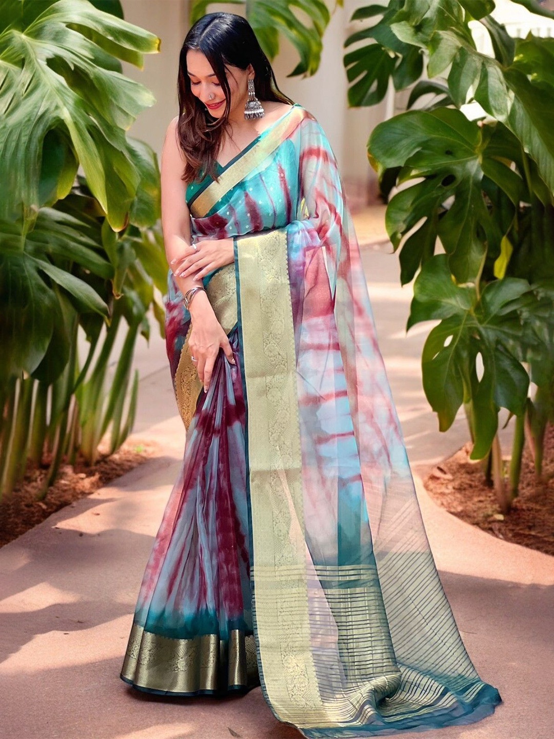 

Vastrasky Global Tie & Dye Zari Organza Saree, Green