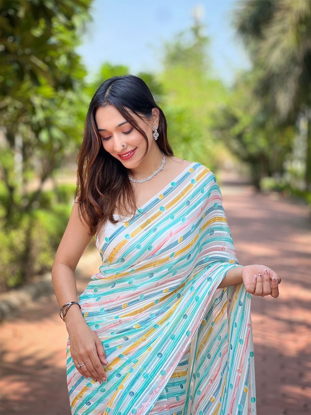 

Vastrasky Global Polka Dot Printed Saree, Teal