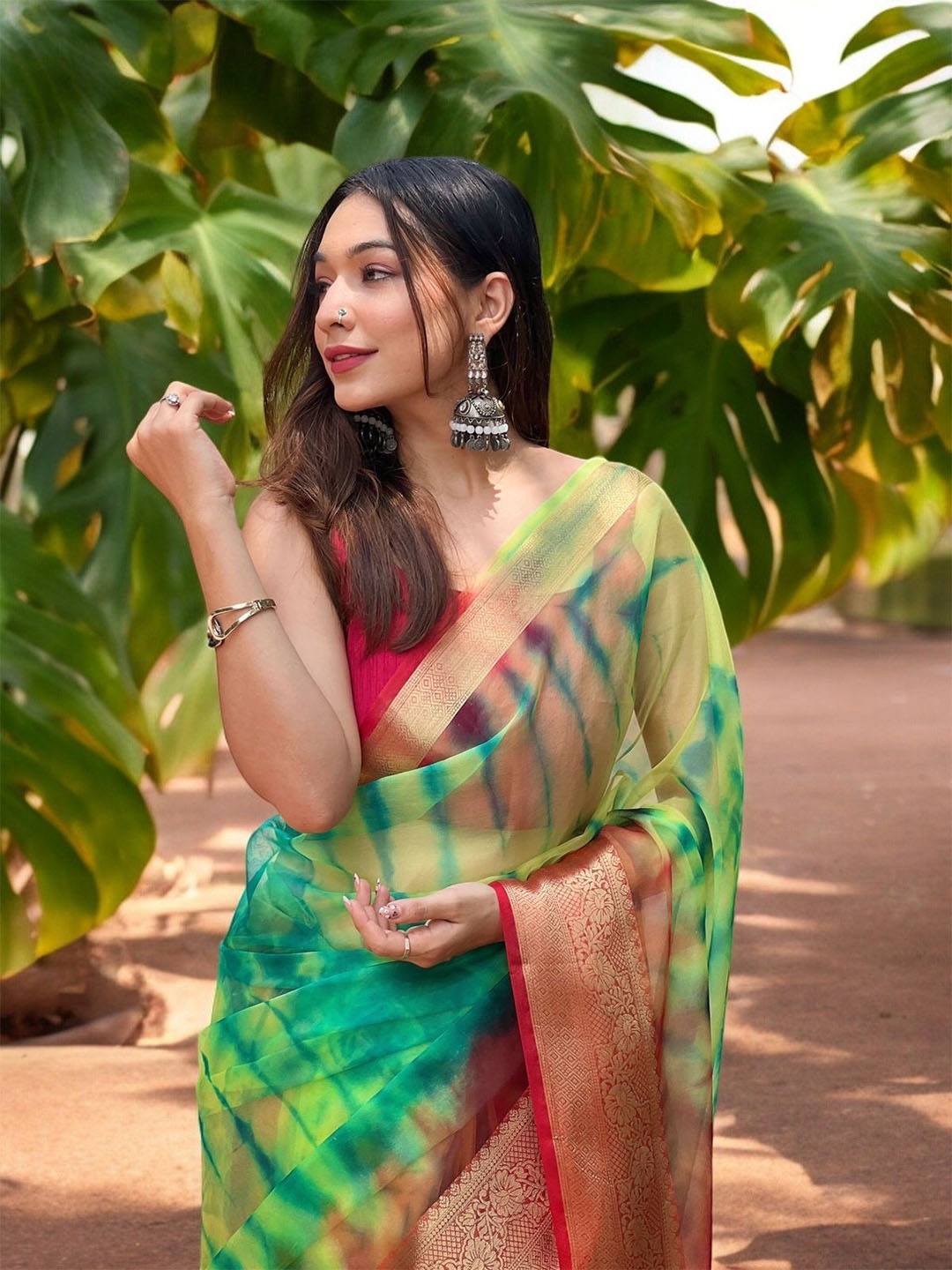 

Vastrasky Global Ombre Zari Organza Saree, Green