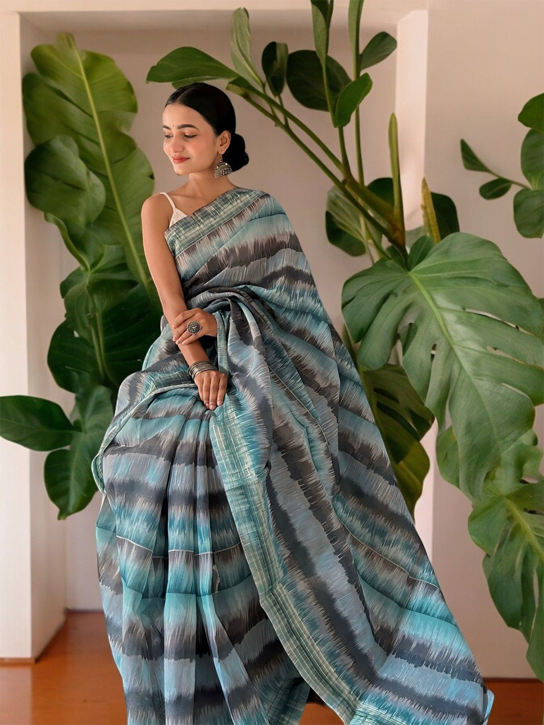 

Vastrasky Global Abstract Printed Pure Cotton Saree, Blue