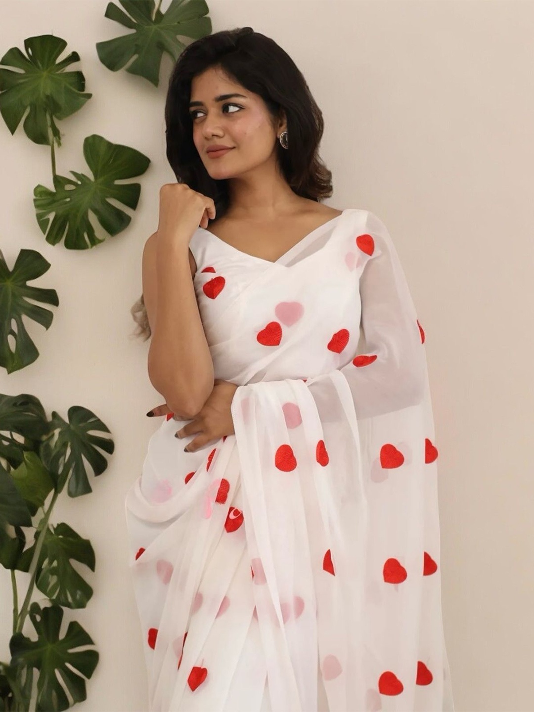 

Vastrasky Global Abstract Embroidered Saree, White