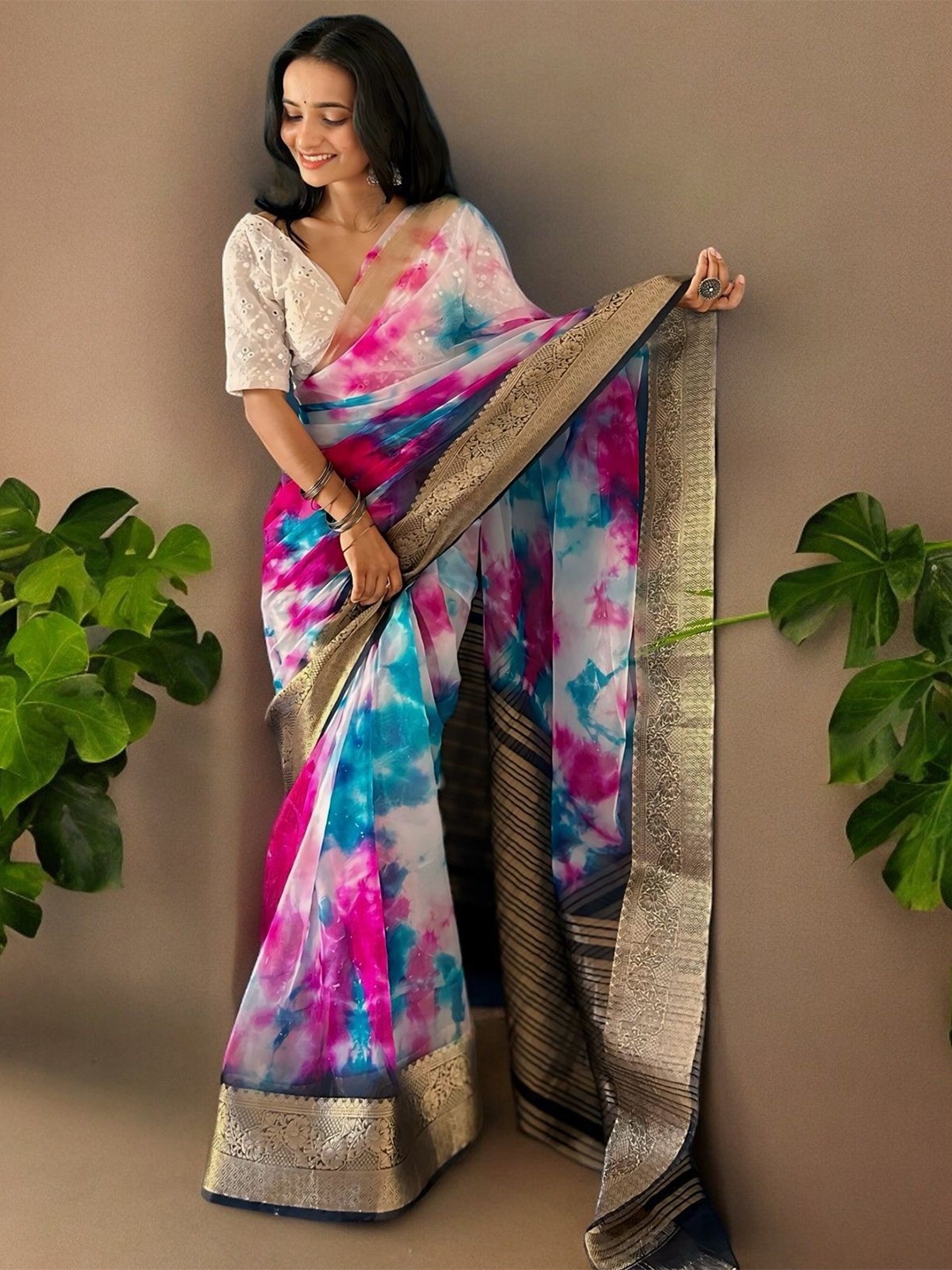 

Vastrasky Global Tie and Dye Zari Organza Saree, Pink