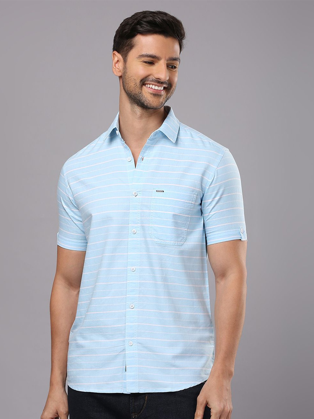 

Klub Fox Men Slim Fit Horizontal Stripes Opaque Striped Casual Shirt, Blue