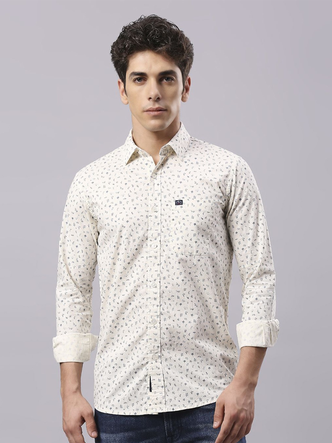 

Klub Fox Men Micro Ditsy Printed Spread Collar Casual Slim Fit Shirt, Off white