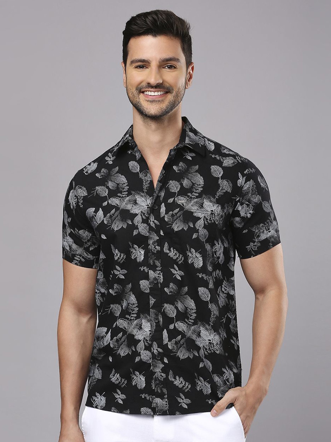 

Klub Fox Men Slim Fit Opaque Printed Casual Shirt, Black