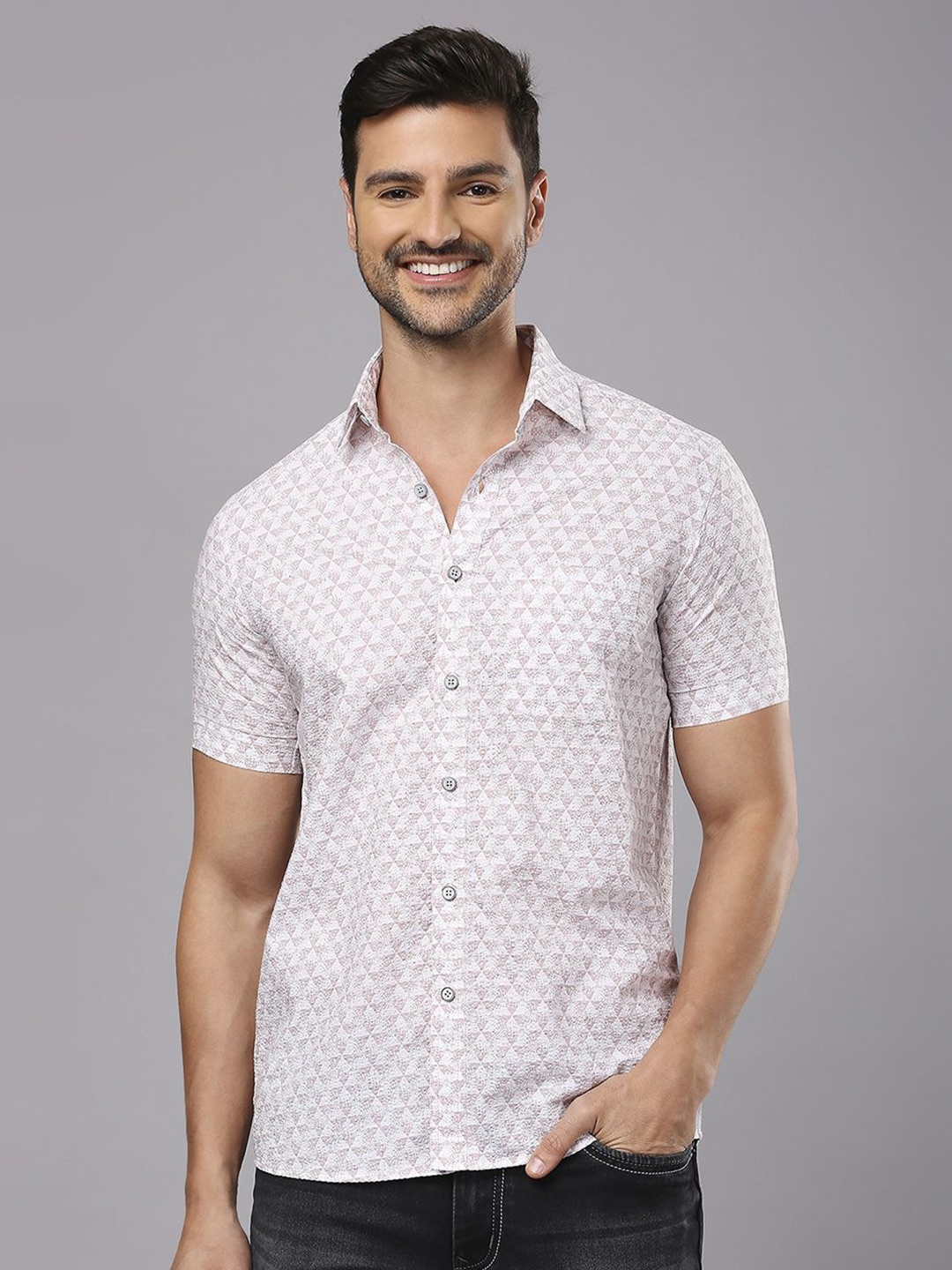 

Klub Fox Men Abstract Printed Spread Collar Casual Slim Fit Shirt, White