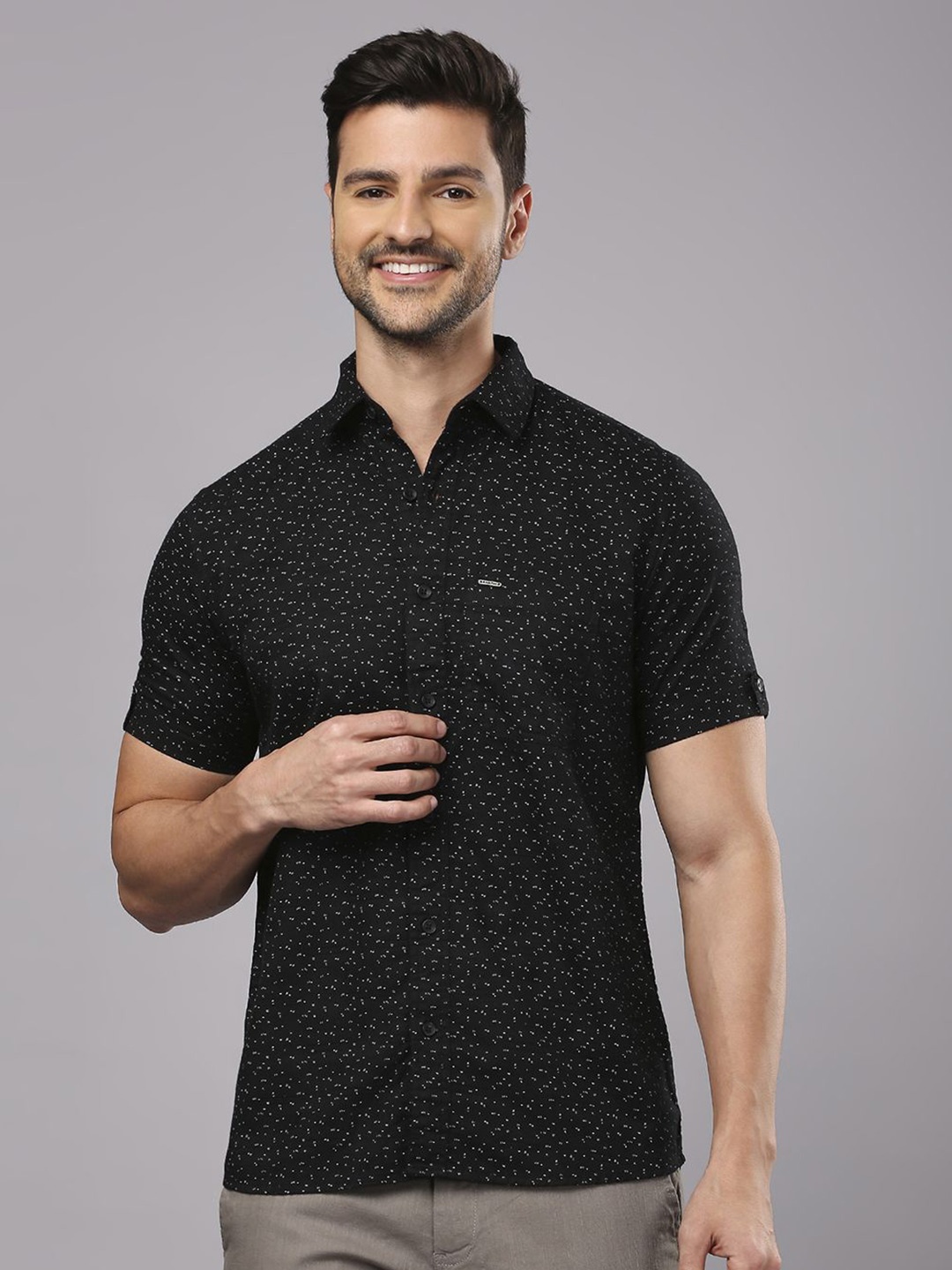 

Klub Fox Men Micro Ditsy Printed Spread Collar Casual Shirt, Black