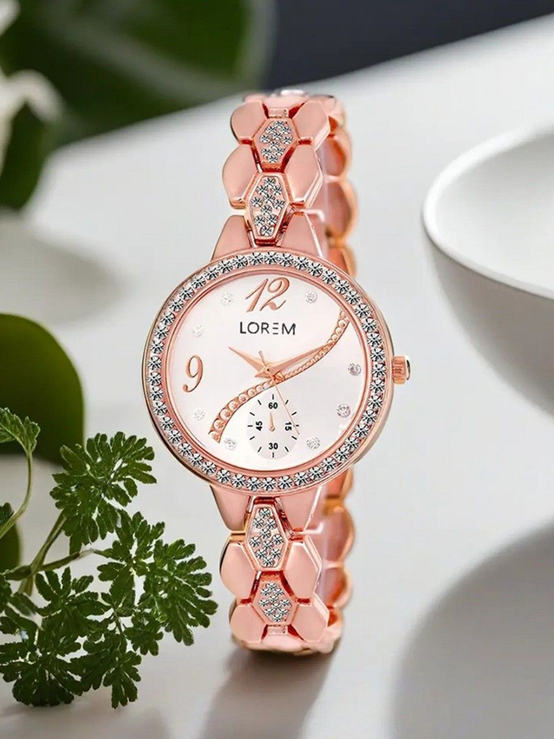 

LOREM Women Dial & Stainless Steel Bracelet Style Straps Analogue Watch LR215-A, Rose gold