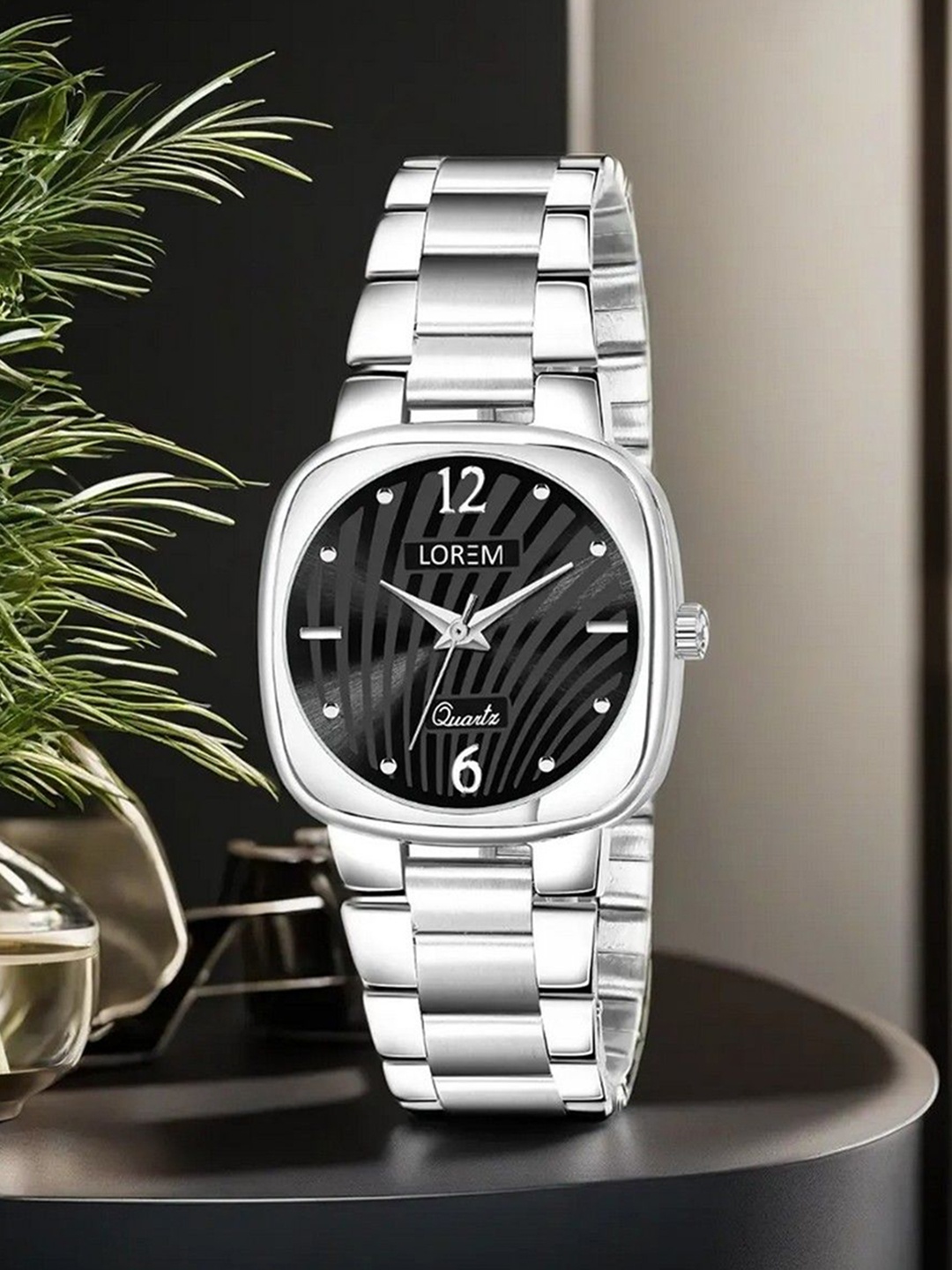 

LOREM Women Dial & Stainless Steel Bracelet Style Straps Analogue Watch LR305-B, Black