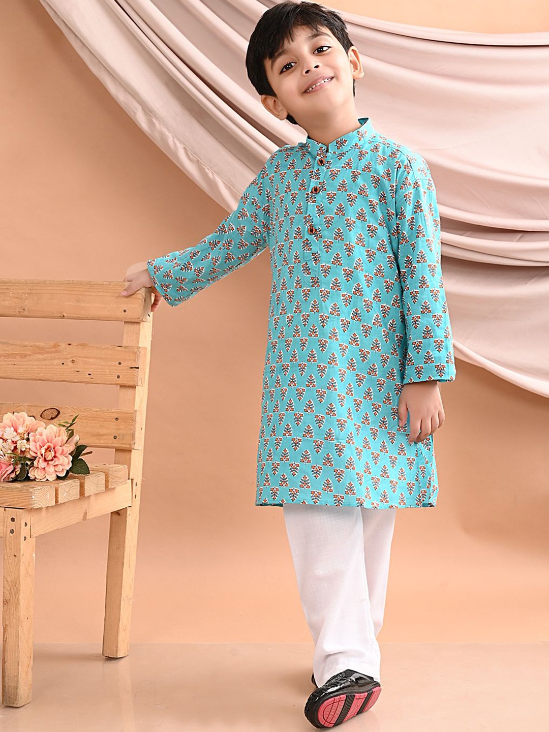 

Sangria Boys Blue Floral Printed Pure Cotton Straight Kurta With Pyjama