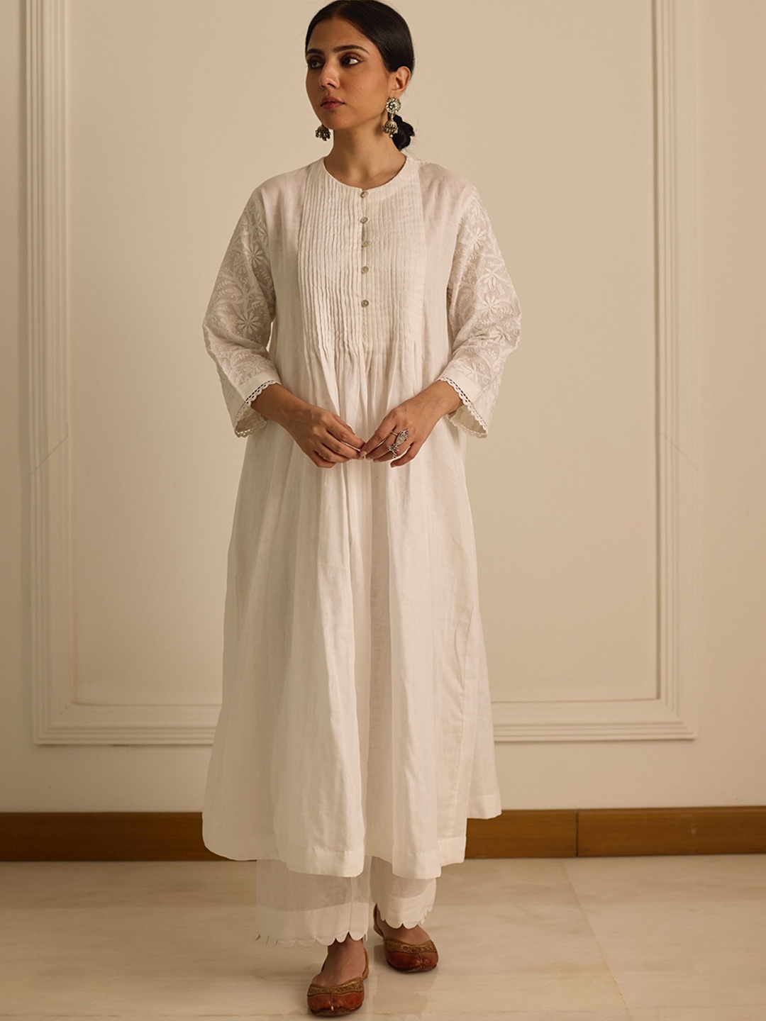 

VASSTRAM Round Neck Thread Work Pure Cotton A-Line Pleated Kurta, White