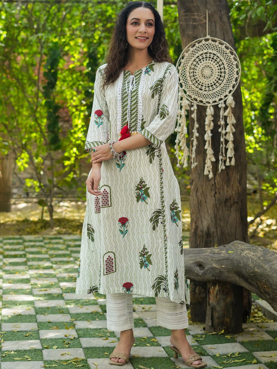 

Rain & Rainbow Striped Keyhole Neck Cotton Sequinned Straight Kurta, Green