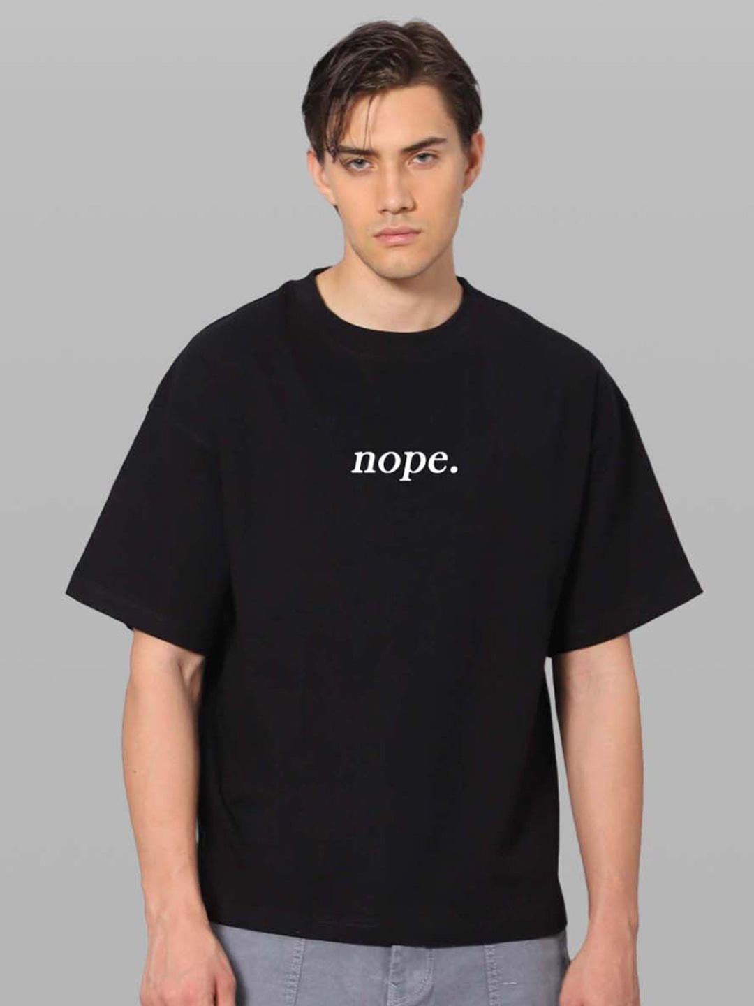

Besick Men Typography Solid T-shirt, Black