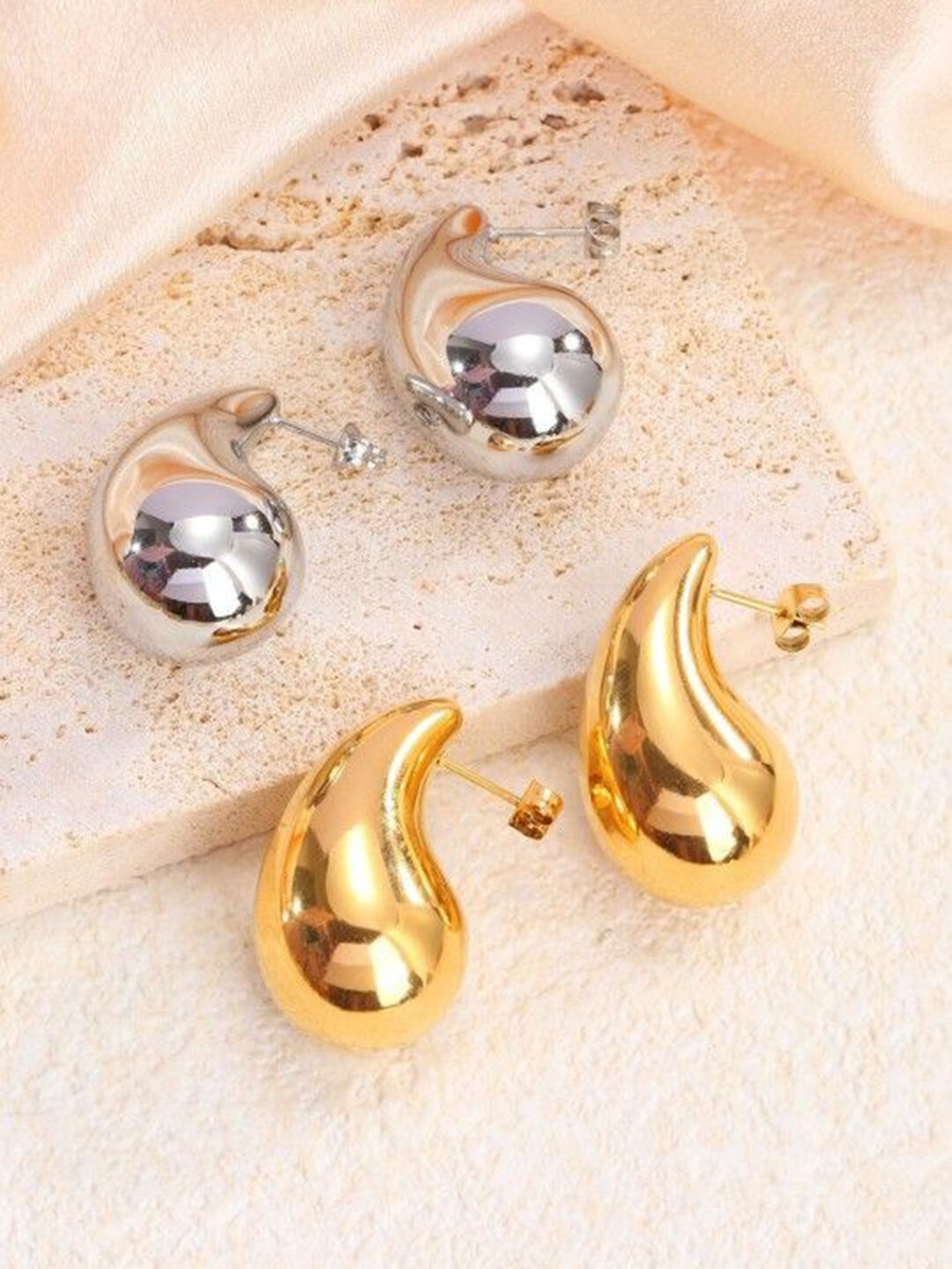 

Xivir Set Of 2 Teardrop Shaped Studded Earrings, Gold