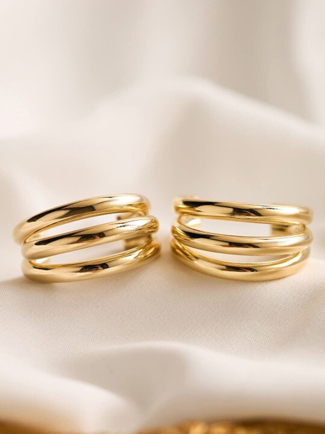 

Xivir Gold-Plated Circular Half Hoop Earrings