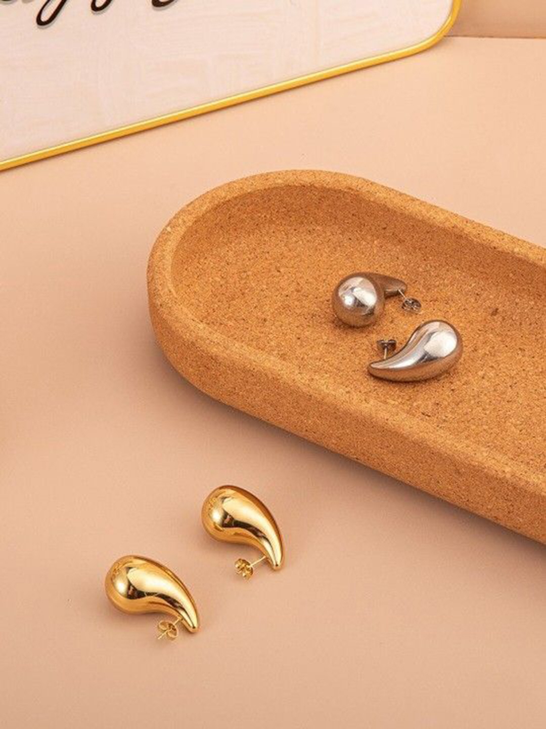 

Xivir Set Of 2 Teardrop Shaped Studded Earrings, Gold