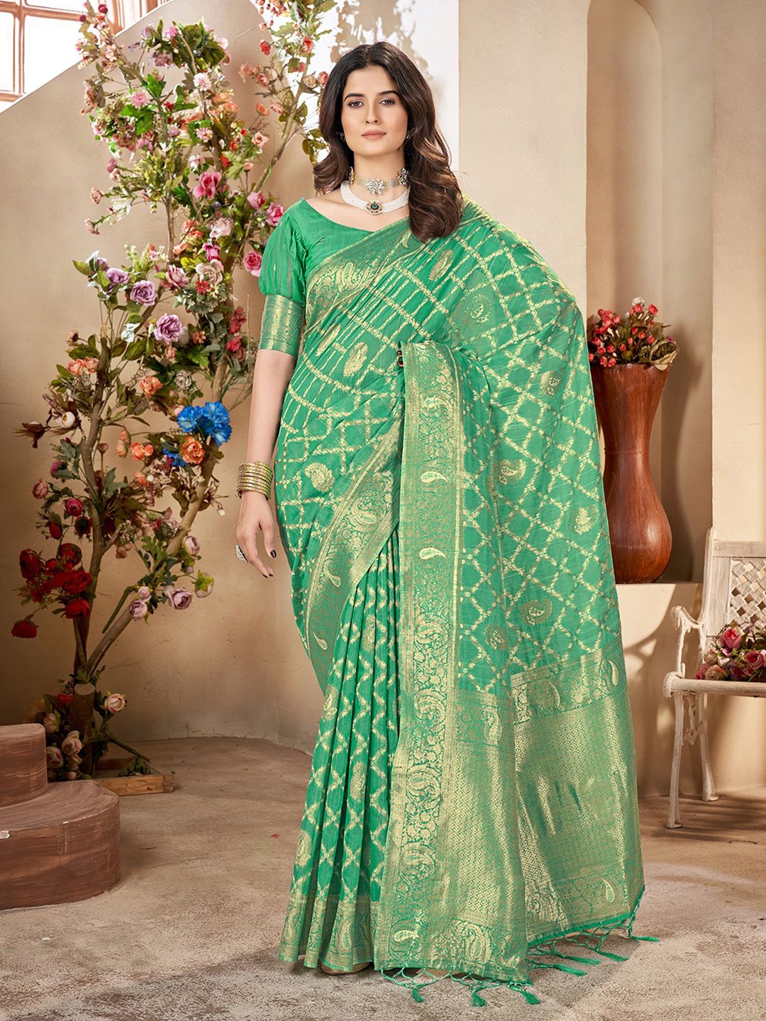 

Mehrang Woven Design Zari Pure Silk Banarasi Saree, Lime green
