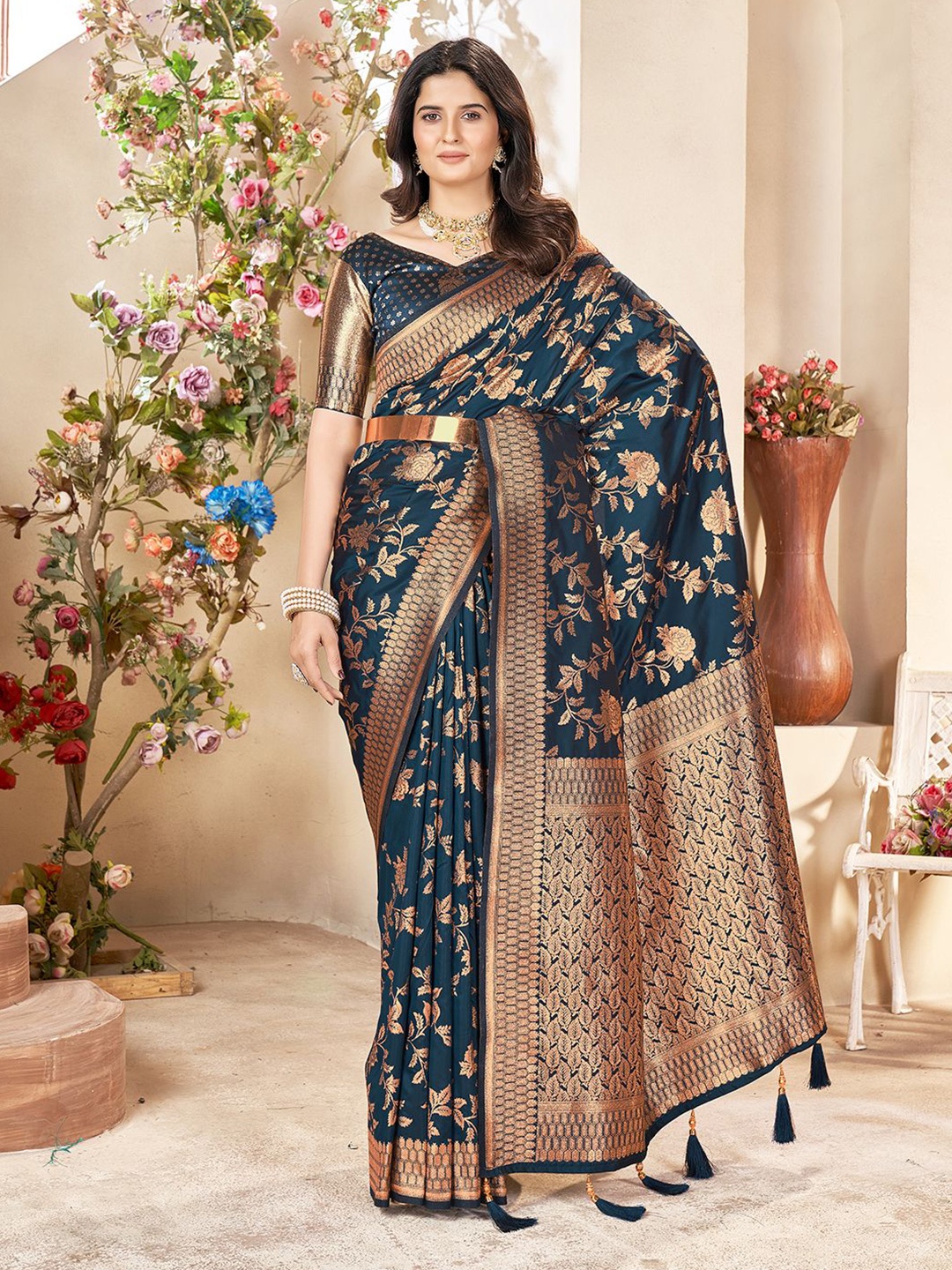 

Mehrang Woven Design Zari Banarasi Saree, Navy blue