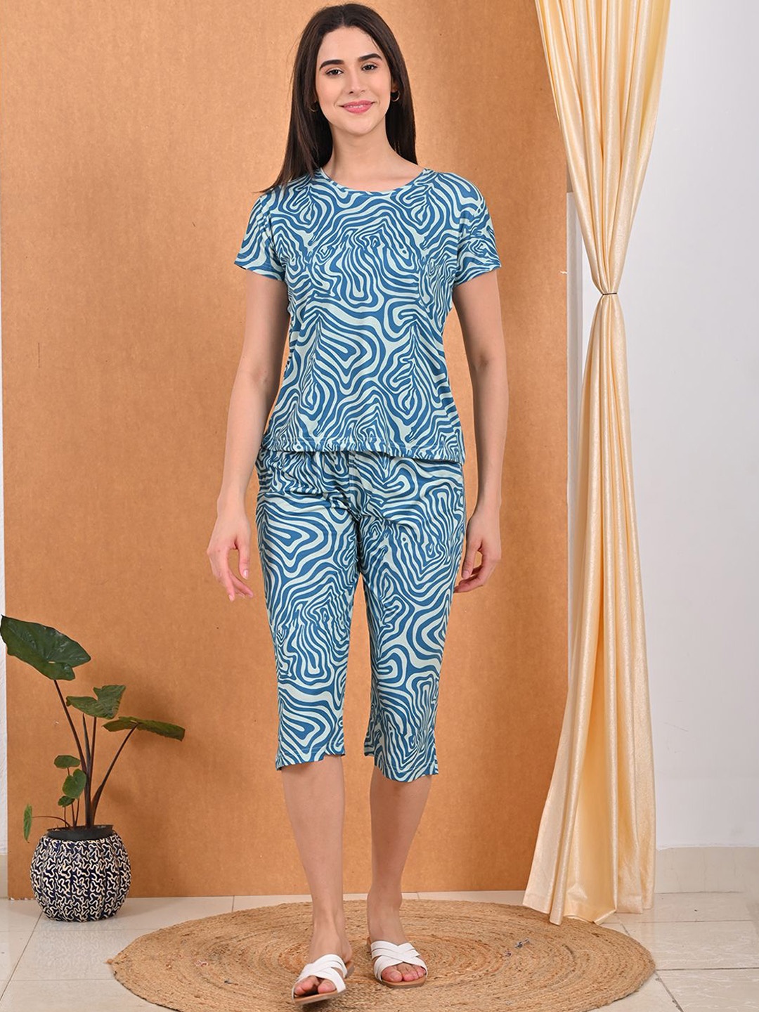 

GOLDSTROMS Abstract Printed Round Neck T-Shirt With Capris, Blue